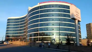 1 Yaşındaki Bebek Pencereden Düştü: Hayati Tehlike!