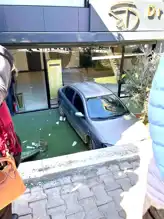 Batman'da Park Halindeki Araç Bahçeye Yuvarlandı
