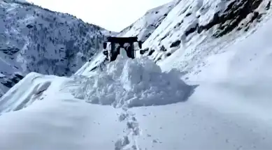 Batman'da Kar Yağışı Yolu Kapattı!