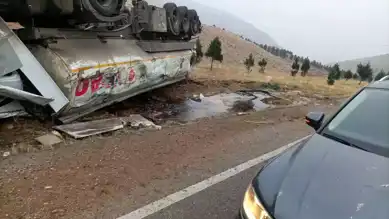 Batman'da Tanker Kazası: Şoför Yaralı, Petrol Döküldü