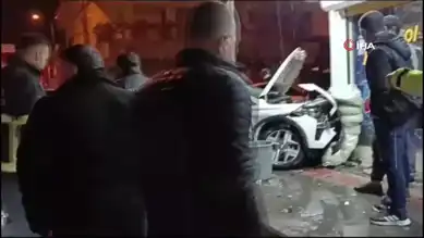 İki Araç Çarpıştı: 2 Yaralı