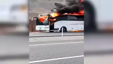 Batman'da Yolcu Otobüsü Yanarak Küle Dönüyor!