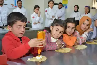 Köy Okulu Öğrencileri Aşçılık Atölyesinde