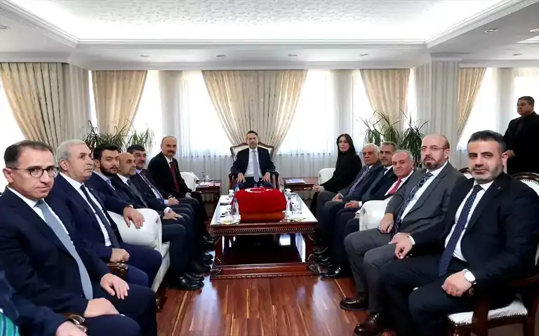 Bakan Bayraktar Batman'da Görüşmeler Yürüttü