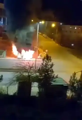 Batman'da Belediye Otobüs Şoförleri Kulübesi Yandı