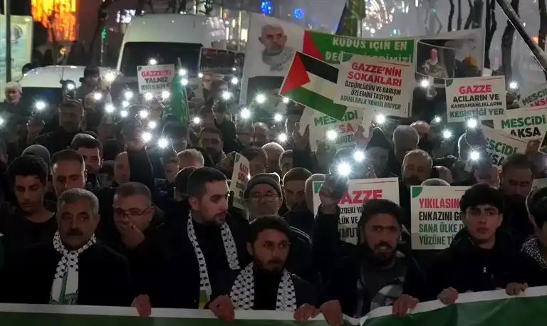 Batman'da Gazze'ye Meşaleli Protesto