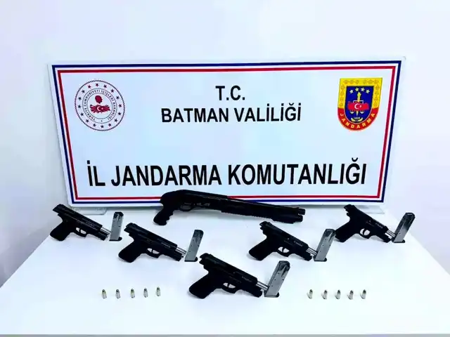 Batman'da Silahlı Operasyon: 5 Tabanca Ele Geçirildi
