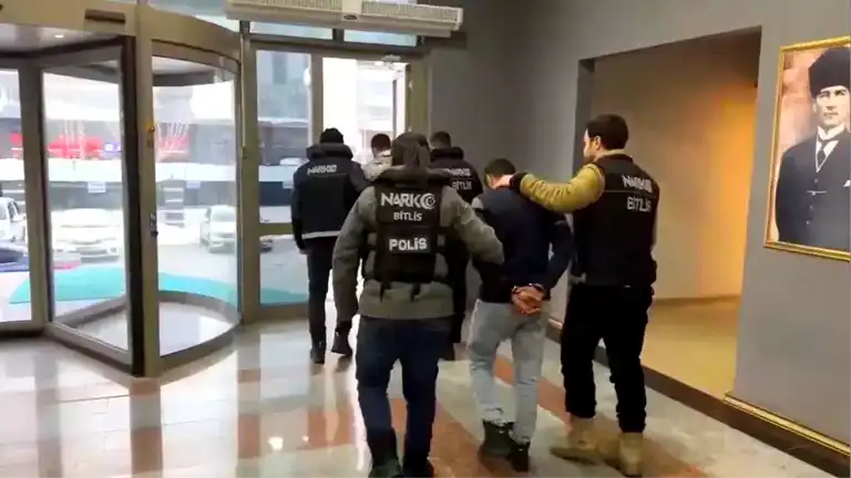 Bitlis-Batman'da Uyuşturucu Operasyonu: 2 Gözaltı