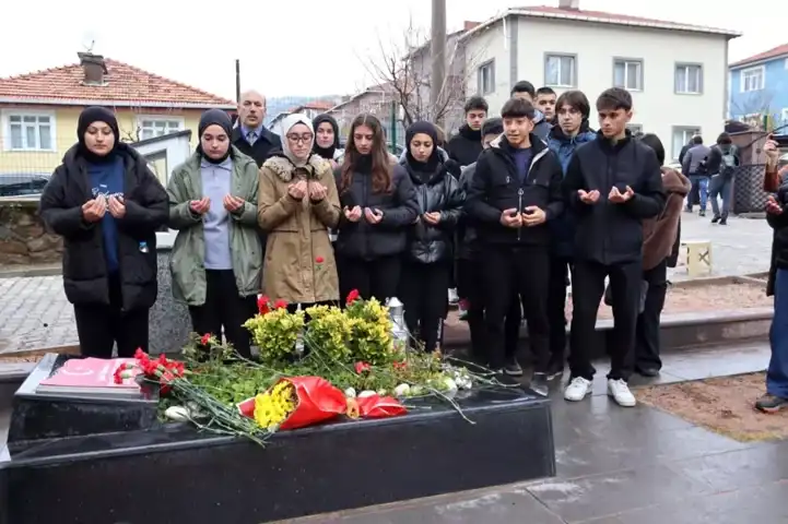 Öğretmen Şehit Anıldı